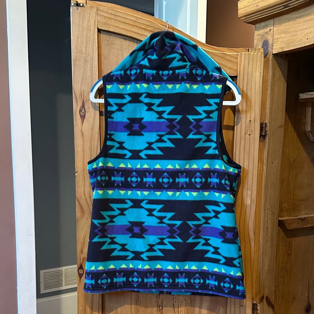 Chaps Sport Multicolor Geometric Vest - Picture 3 of 3
